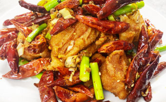 鶏肉の唐揚げと唐辛子炒め